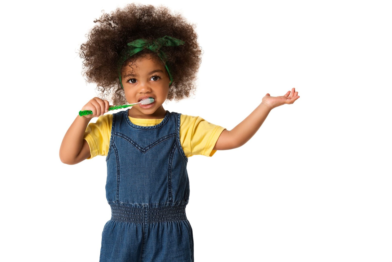 Enfant brosse a dent